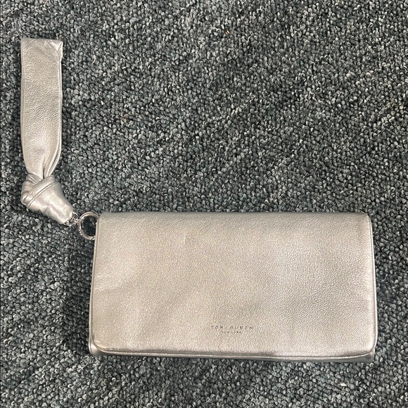 Tory Burch Metallic Silver Wristlet Clutch wallet Valentine’s Day CLUTCH